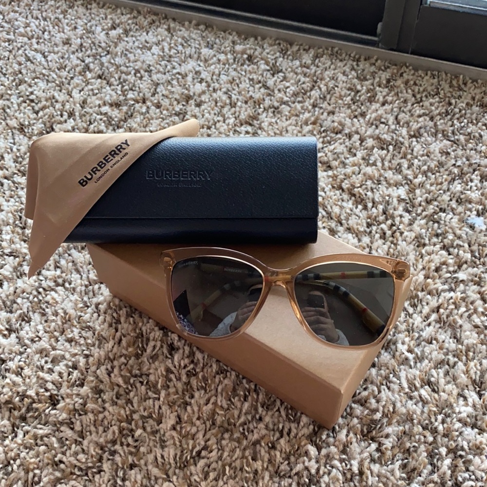 Hardly warn Burberry sunglasses